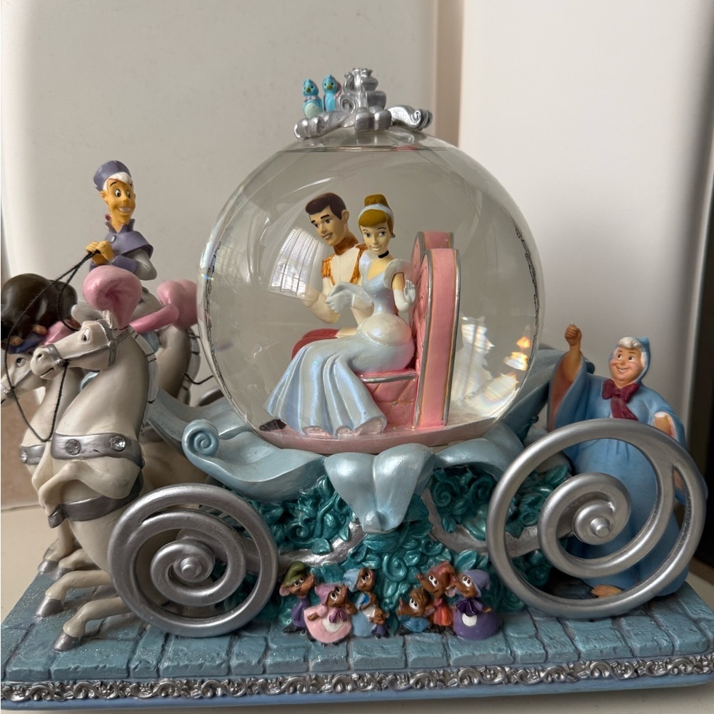 Disney Cinderella 50th Anniversary Carriage Musical Snow Globe